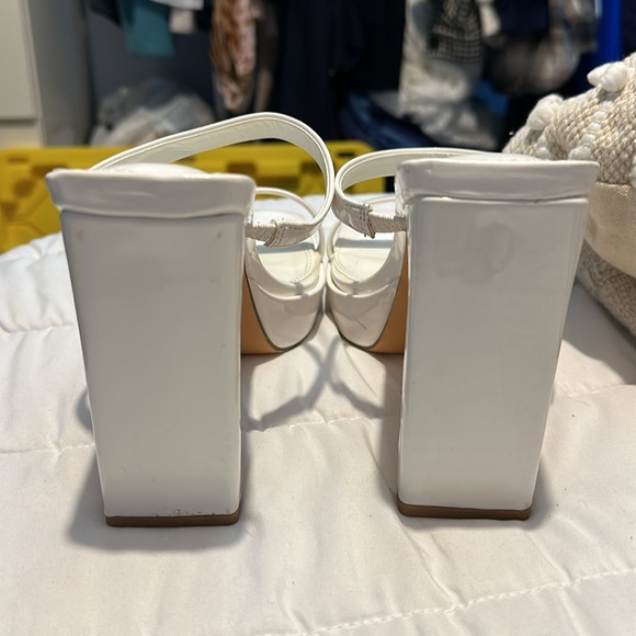 White platform heels - Picture 4 of 6